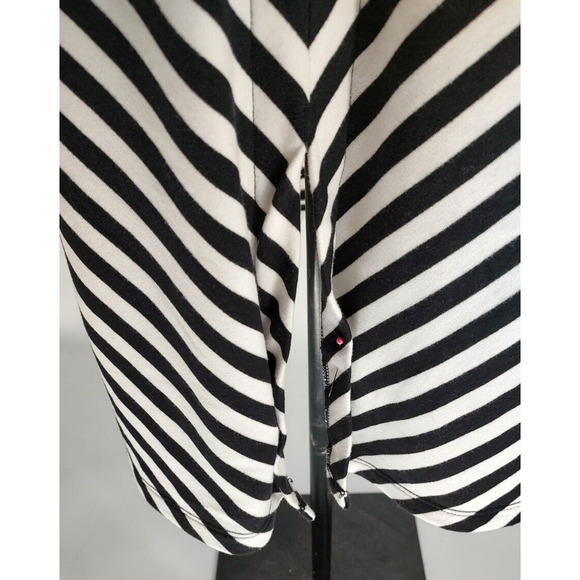 Time and Tru Woman's Black White Strip Tank Top Size XXL 9" Slit Back Hi Low Hem - Picture 4 of 9